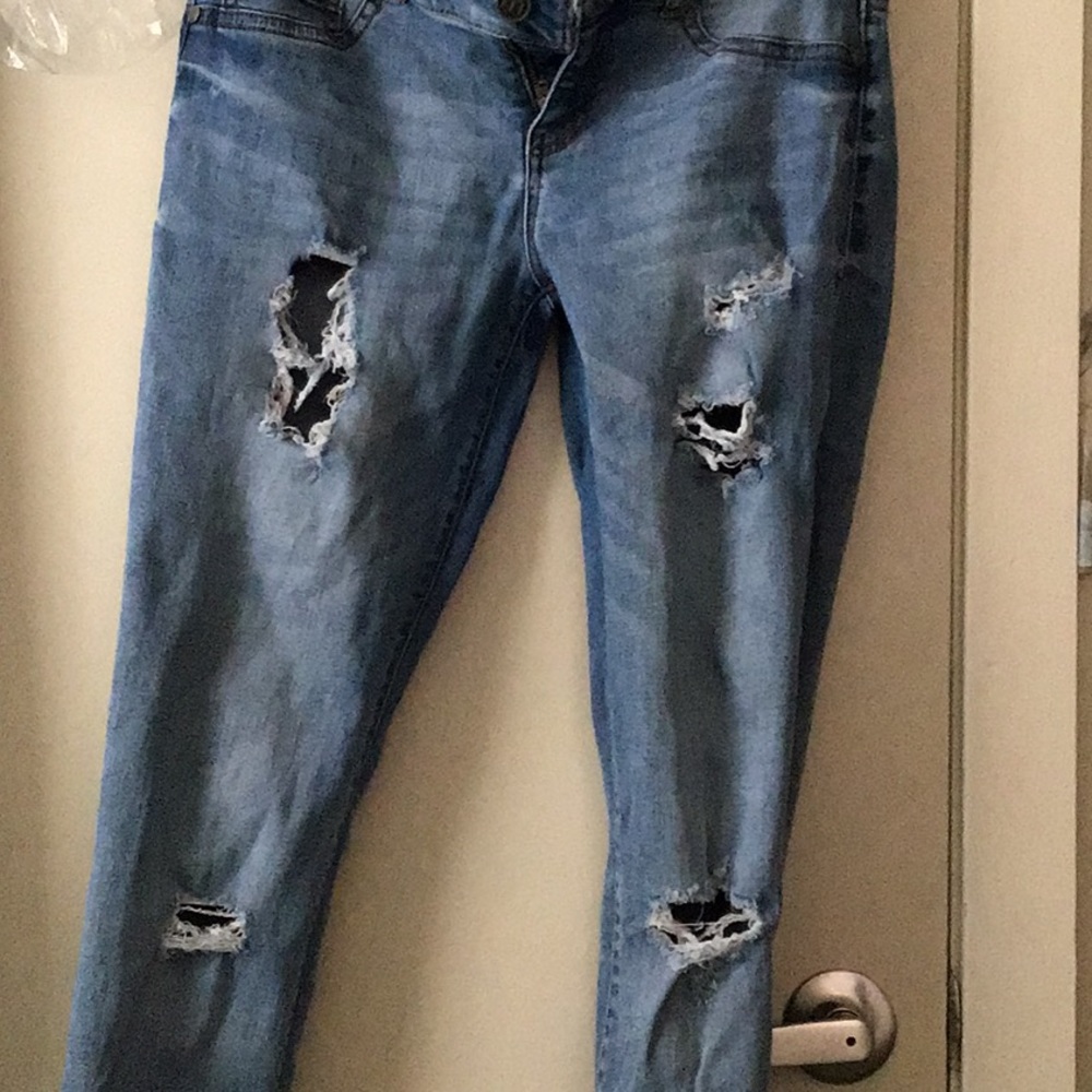 Distressed Jeans 👖